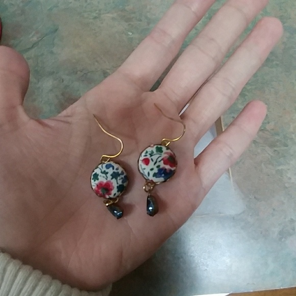 Earing - Picture 2 of 2